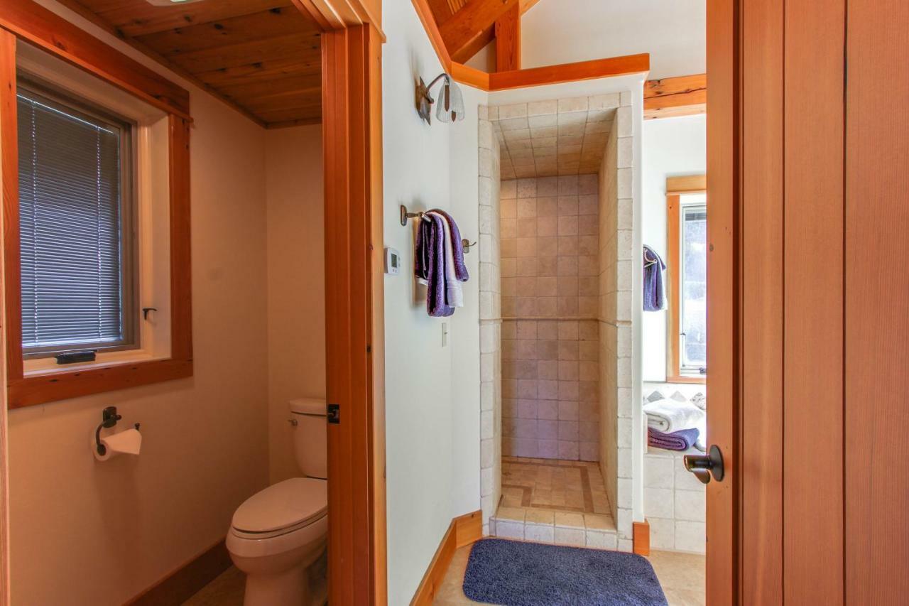 Bottle Bay Lakefront Lodge ساندبوينت المظهر الخارجي الصورة