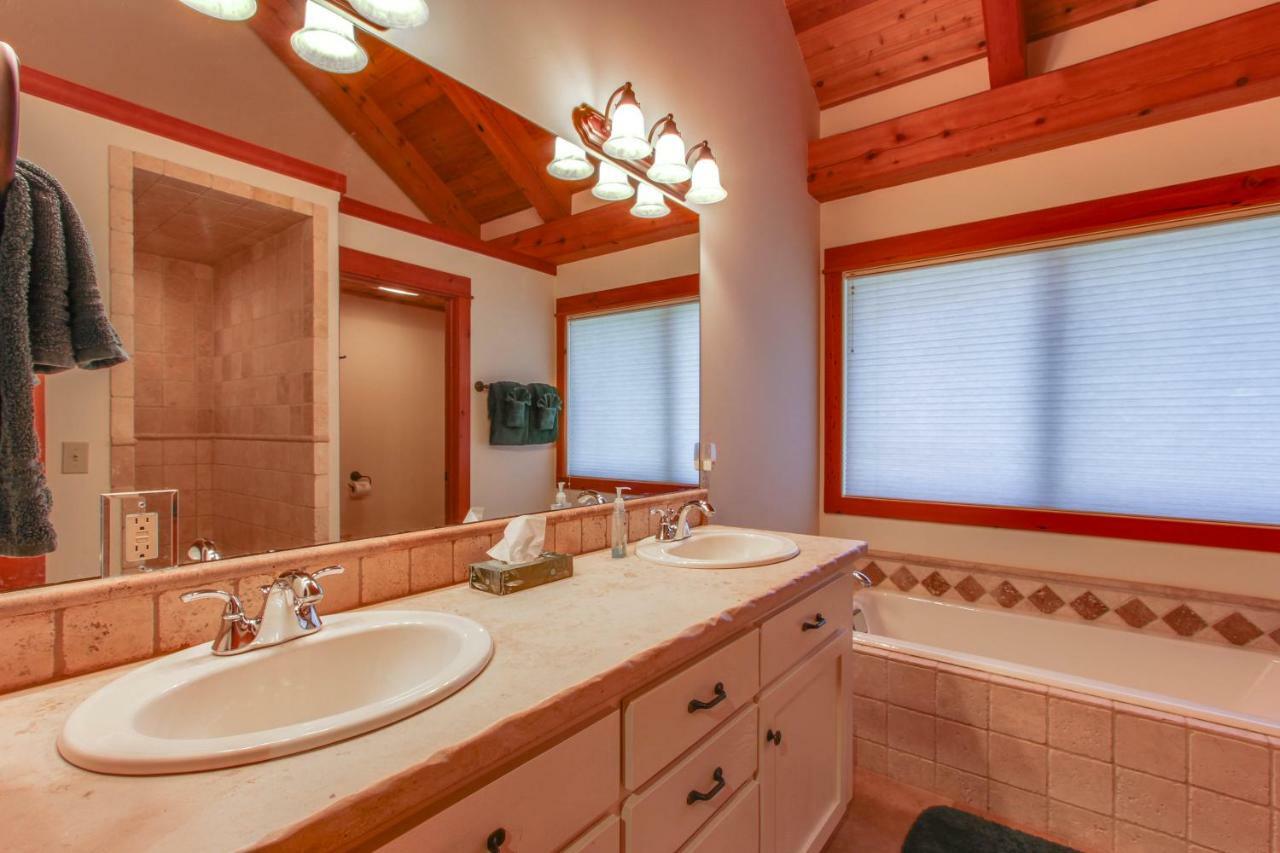 Bottle Bay Lakefront Lodge ساندبوينت المظهر الخارجي الصورة