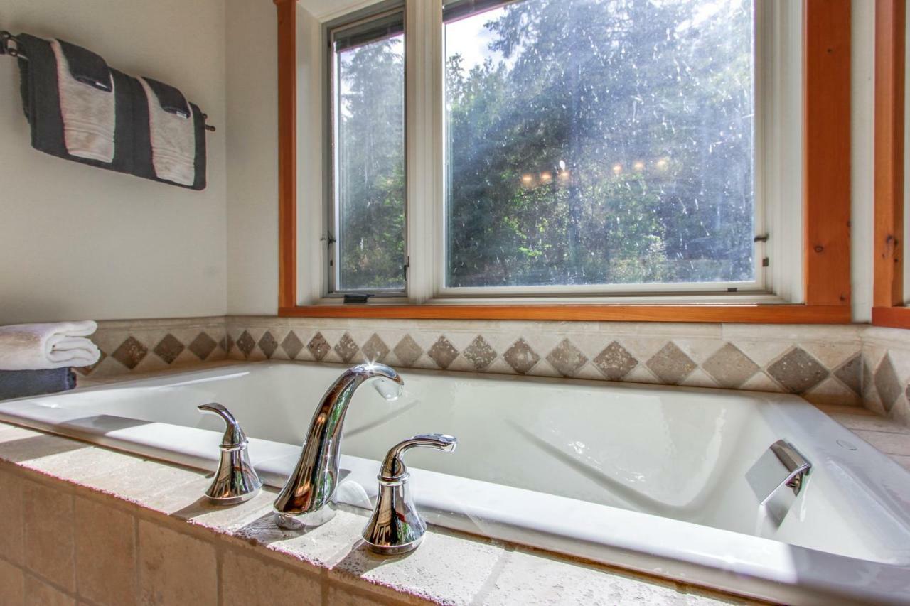 Bottle Bay Lakefront Lodge ساندبوينت المظهر الخارجي الصورة