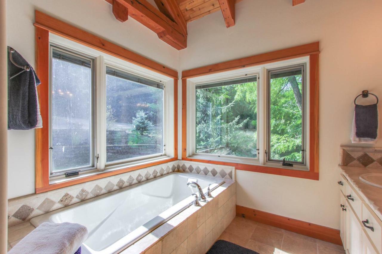 Bottle Bay Lakefront Lodge ساندبوينت المظهر الخارجي الصورة
